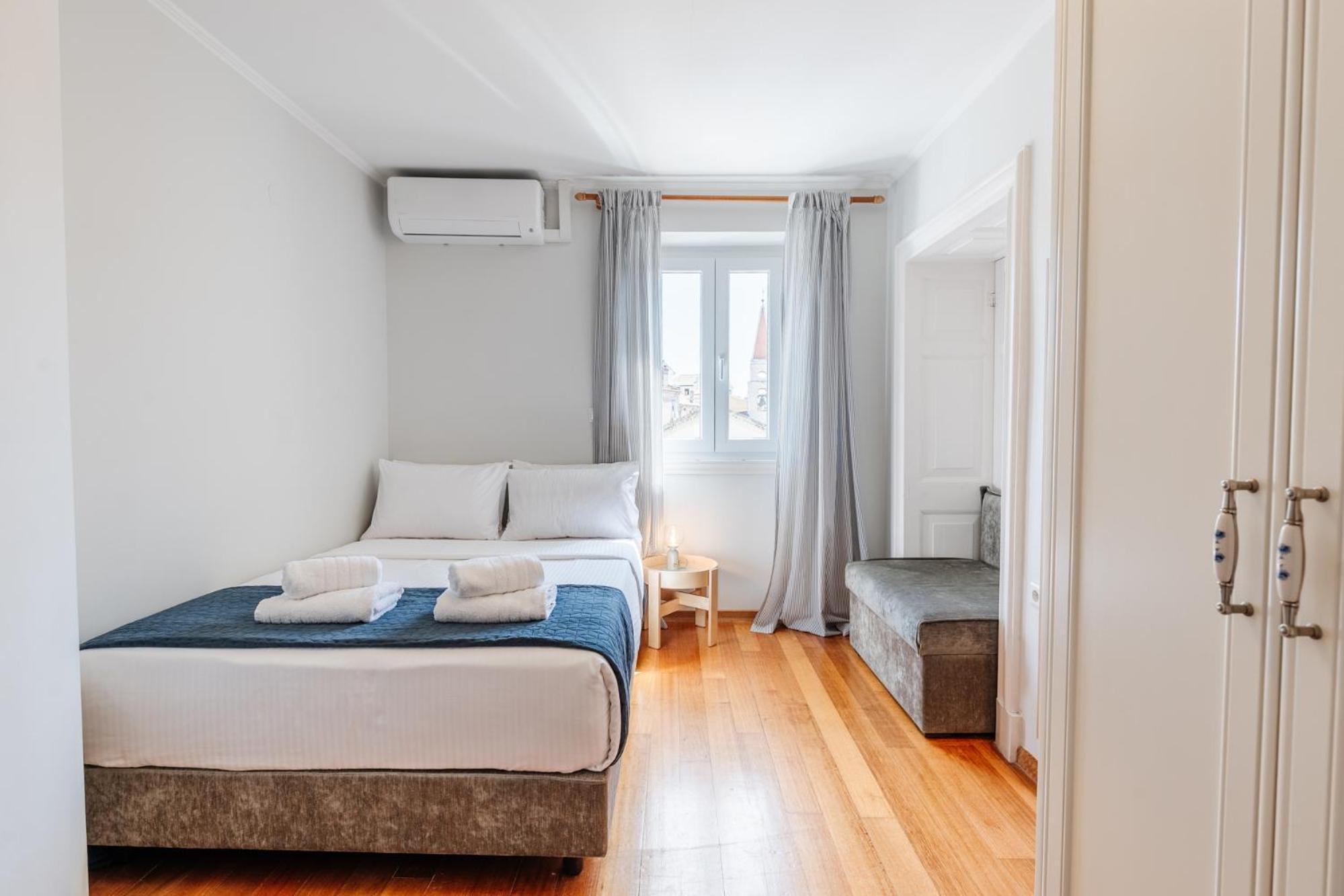 "San Giacomo Square Apt." In The Heart Of Old Town Corfu  Exterior foto